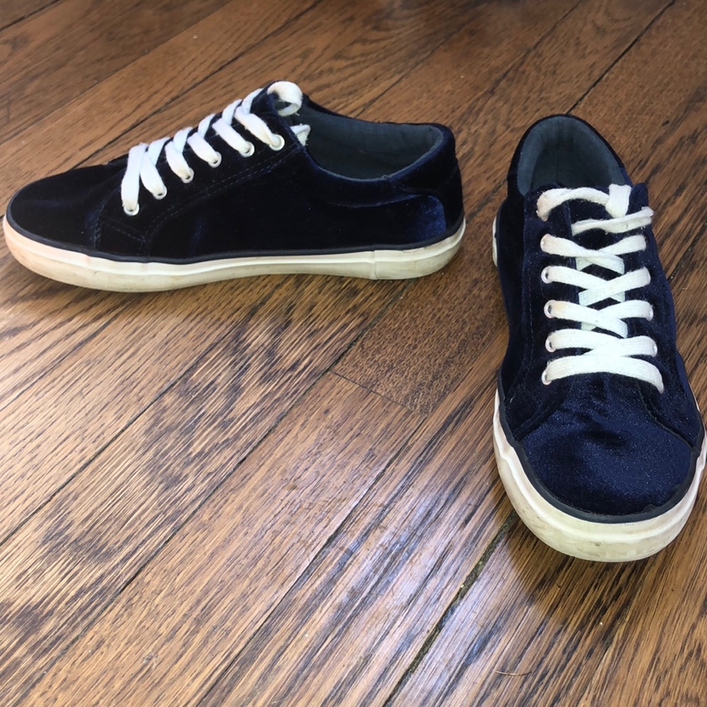 Navy blue velvet sneakers